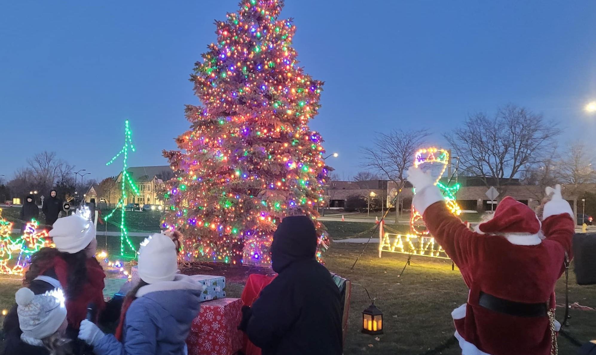 30Nov24HolidayLightsCropped